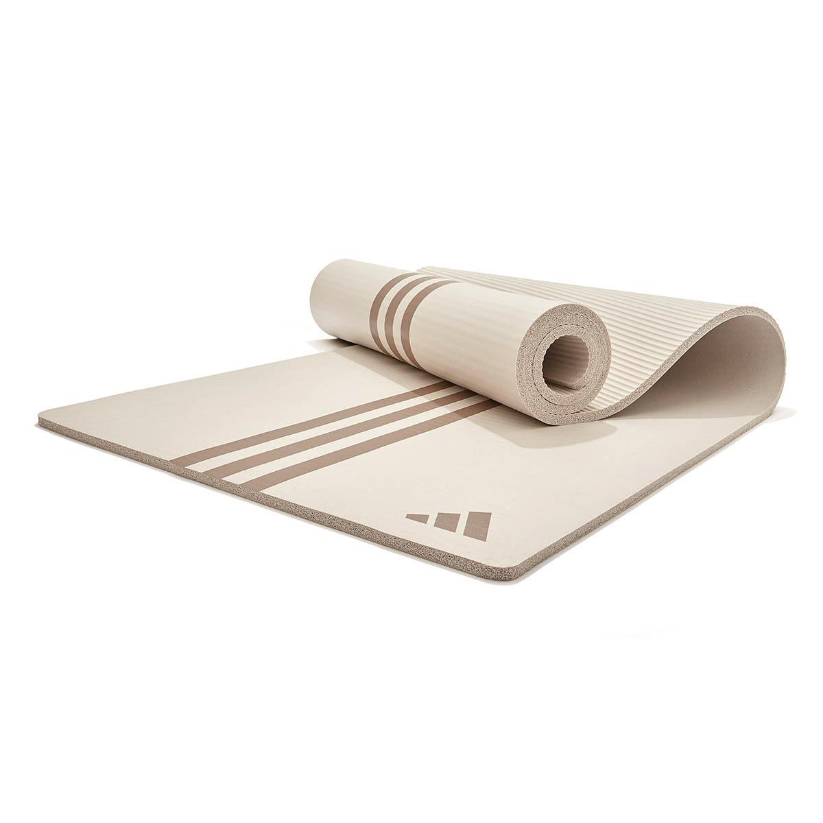 Adidas 10 mm yogamatta i Wonder Beige från Fitnessshopen