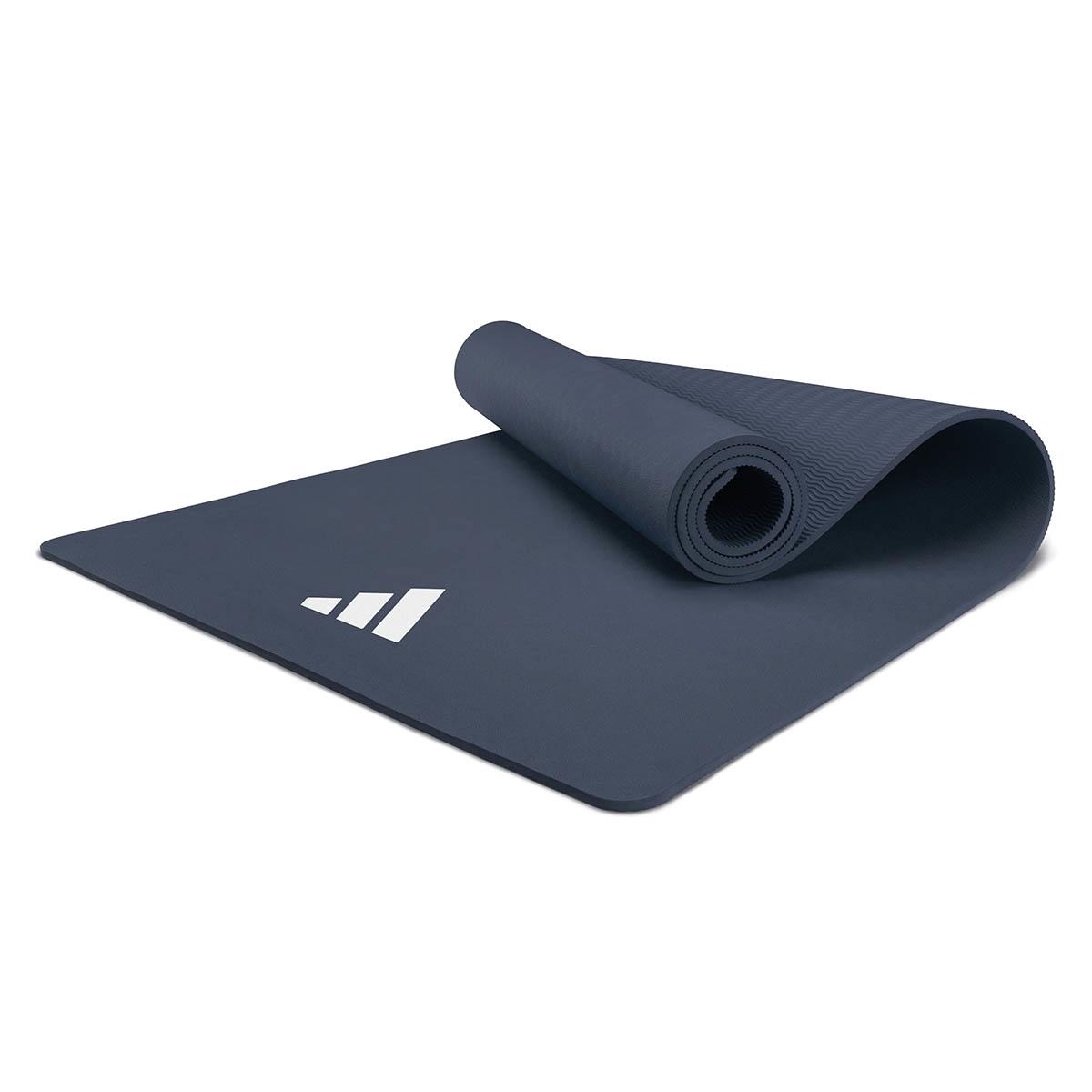 Adidas 8 mm yogamatta i blå från Fitnessshopen